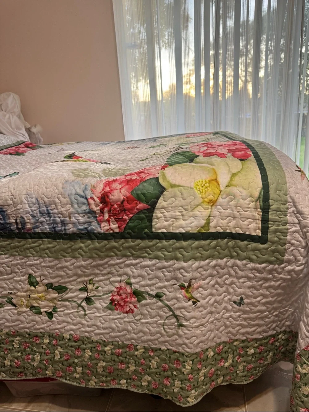 Collections Etc. Hummingbird Floral Quilt Scalloped Edge Eyelet Ruffle Hem King